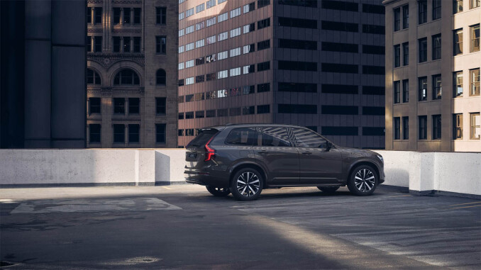Volvo XC90 2.0 B5P Plus Edition Dark 5dr AWD Geartronic Petrol Estate - Image 8